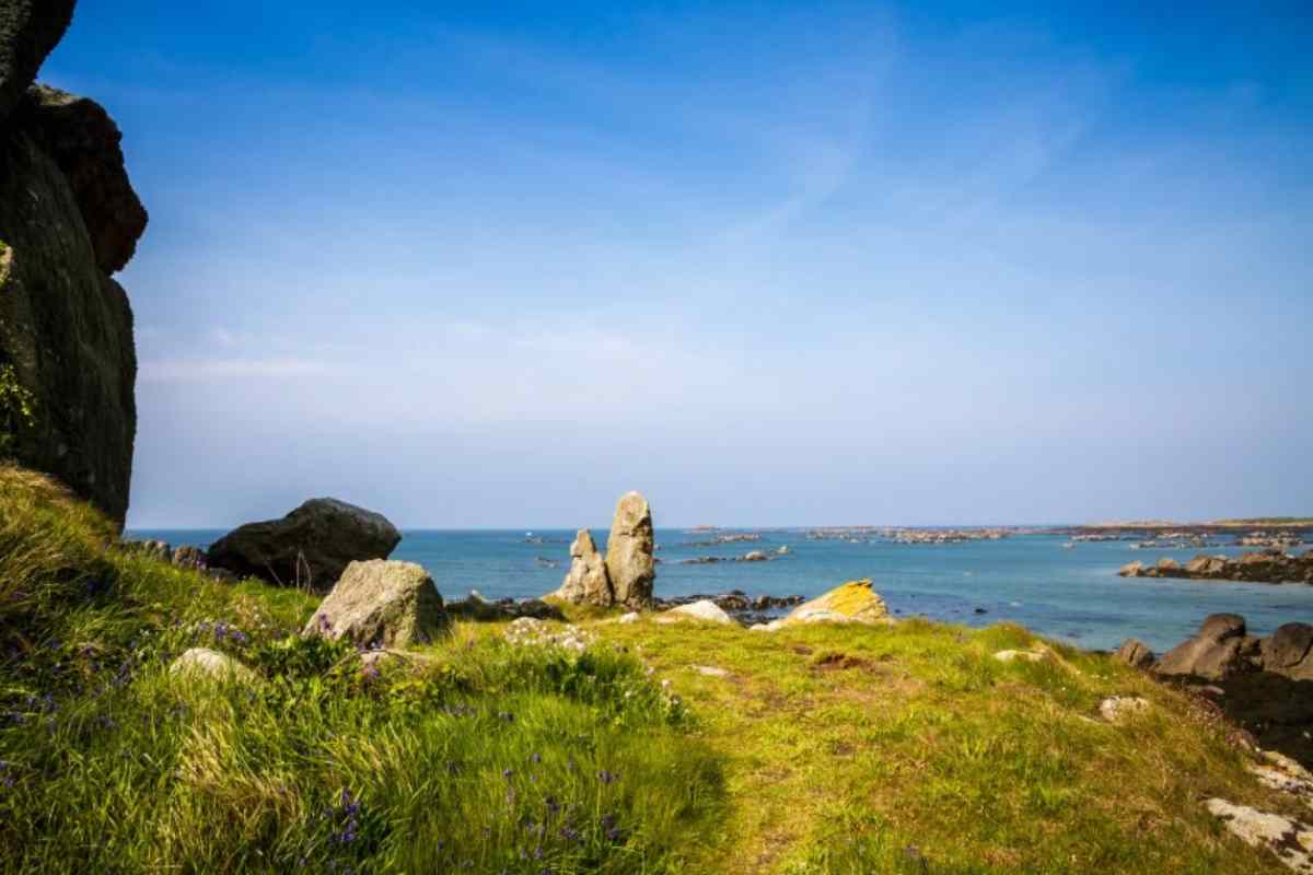 Caraibi? No, Francia: l’isola segreta dove il mare è da sogno e la folla non esiste 1 Isola francese splendida