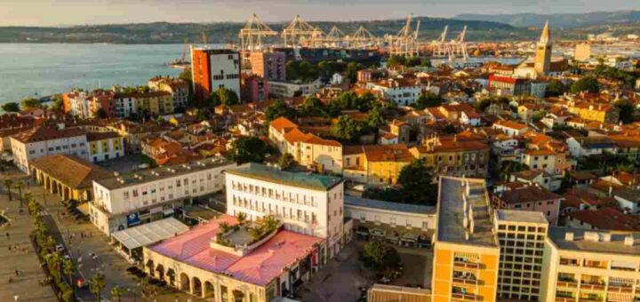 Non serve andare lontano: c'è una città di una bellezza unica a pochi passi dall'Italia 6 Città a pochi chilometri dall'Italia