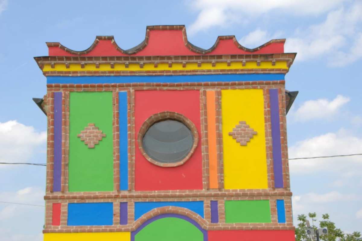 La chiesa più colorata d’Italia si trova proprio qui: tutto sulla spettacolare Cappella del Barolo 1 Cappella del Barolo, chiesa colorata