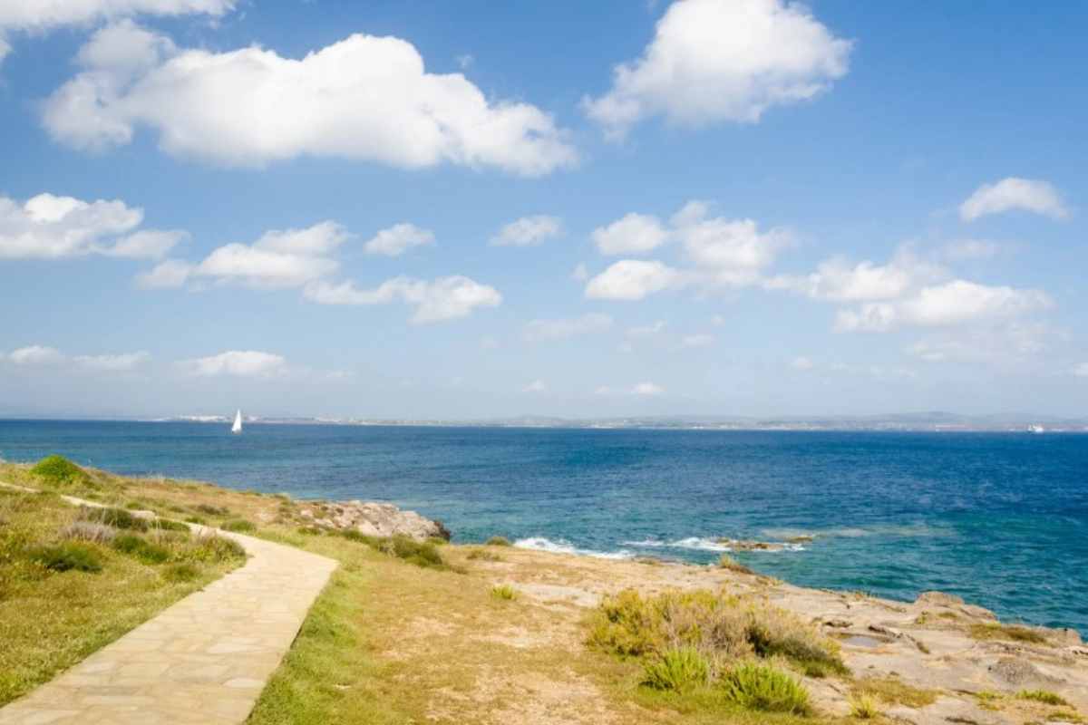 Il mare di settembre, quando la magia inizia: le mete dove la folla scompare 2 Carloforte, Sardegna