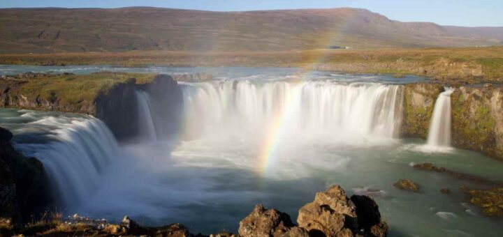 cascata degli dei, scopri la Goðafoss in islanda