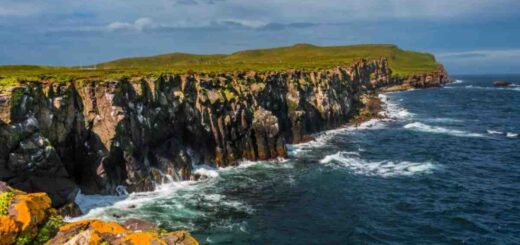 Quest'isola è una vera meraviglia in cui perdersi almeno una volta nella vita: natura, libertà e colori mai visti 3 Paesaggio di Grimsey