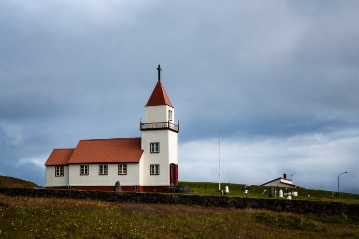 Quest'isola è una vera meraviglia in cui perdersi almeno una volta nella vita: natura, libertà e colori mai visti 2 Centro abitato Grimsey