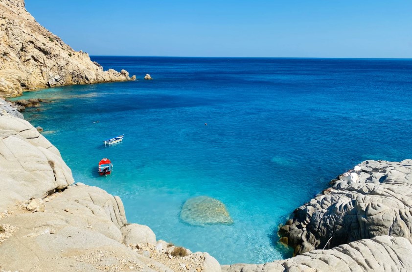 L'essenza della Grecia in un'isola assolutamente da visitare a settembre: storia, natura e mare 1 Isola greca
