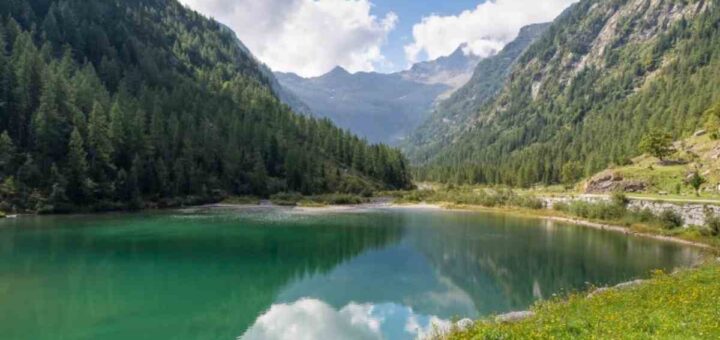 Zero turisti e natura selvaggia e bellissima: questo lago del nord Italia è quasi sconosciuto 2 Lago incantato