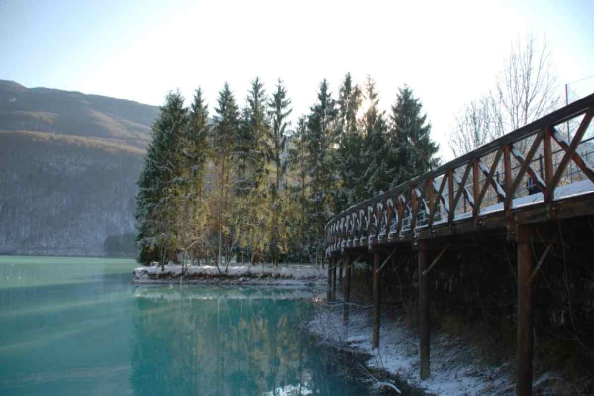 E' uno dei laghi più belli ma in pochi lo conoscono: per l'autunno è l'itinerario perfetto 2 Lago di Barcis, Friuli