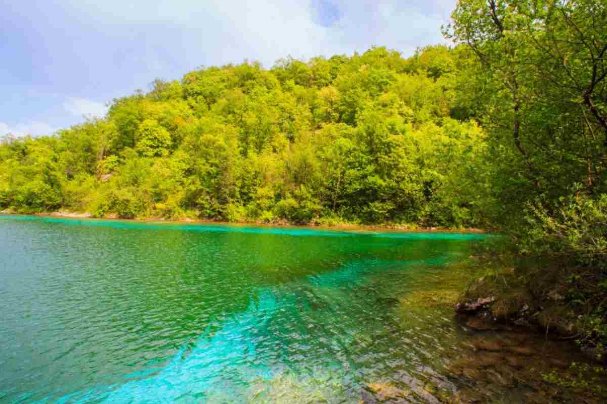 5 laghi panoramici che ti lasceranno senza fiato: tra acque cristalline e boschi incantati 2 Lago di Cornino, Friuli