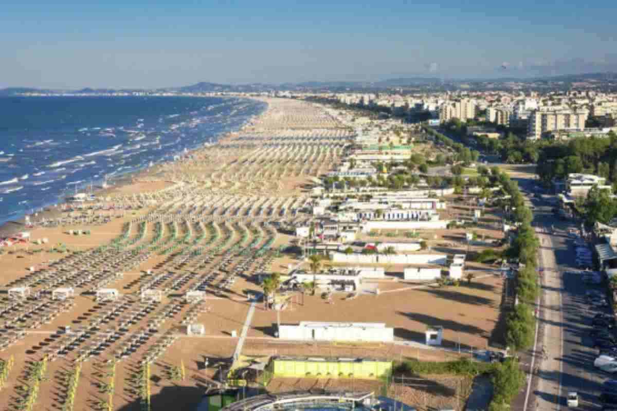 È italiano il lungomare più lungo d’Europa: ecco dove si trova e perché non puoi perdertelo 2 Tradizionalmente conosciuta come una località di turismo balneare di massa, Rimini sta progressivamente affermandosi come esempio virtuoso