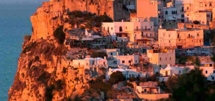 In Puglia, c’è un posto sconosciuto considerato la perla del Mediterraneo: la meta perfetta per vacanze da sogno (low cost) 3 Gemma pugliese