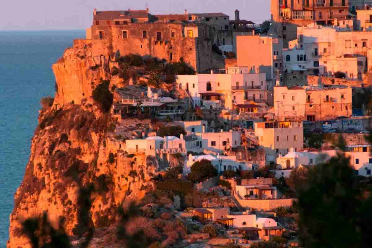 In Puglia, c’è un posto sconosciuto considerato la perla del Mediterraneo: la meta perfetta per vacanze da sogno (low cost) 1 Gemma pugliese