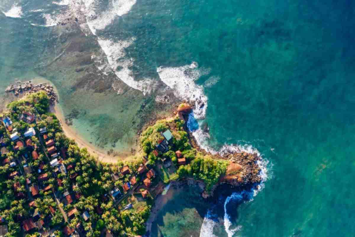L'isola a goccia: un viaggio tra misticismo, sabbia bianca e mare cristallino 1 Isola a forma di goccia