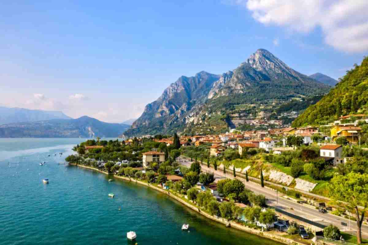 Eletta la strada più bella d'Italia, percorrerla è come entrare in un sogno: non la dimentichi più 1 Strada dei ciclamini