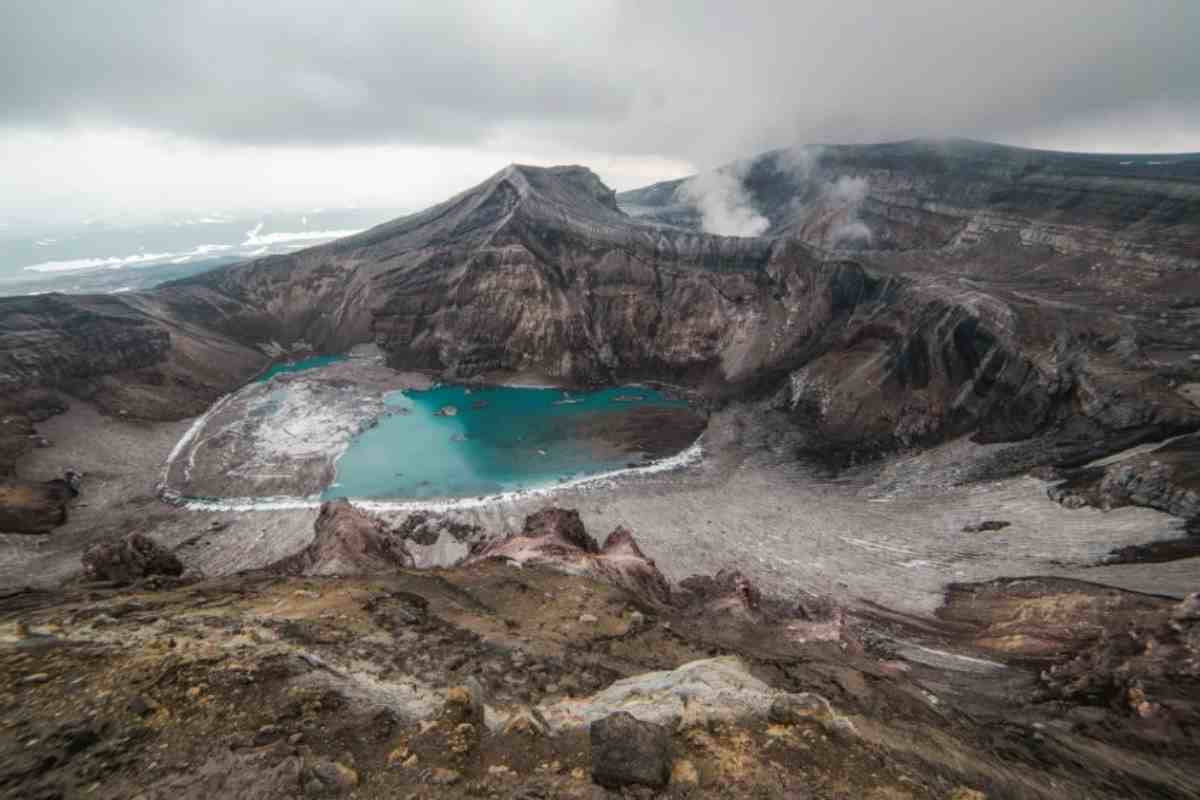 Una cattedrale nascosta dentro un vulcano: non è fantascienza, ecco dove vederla 2 Vulcano, cattedrale di ghiaccio
