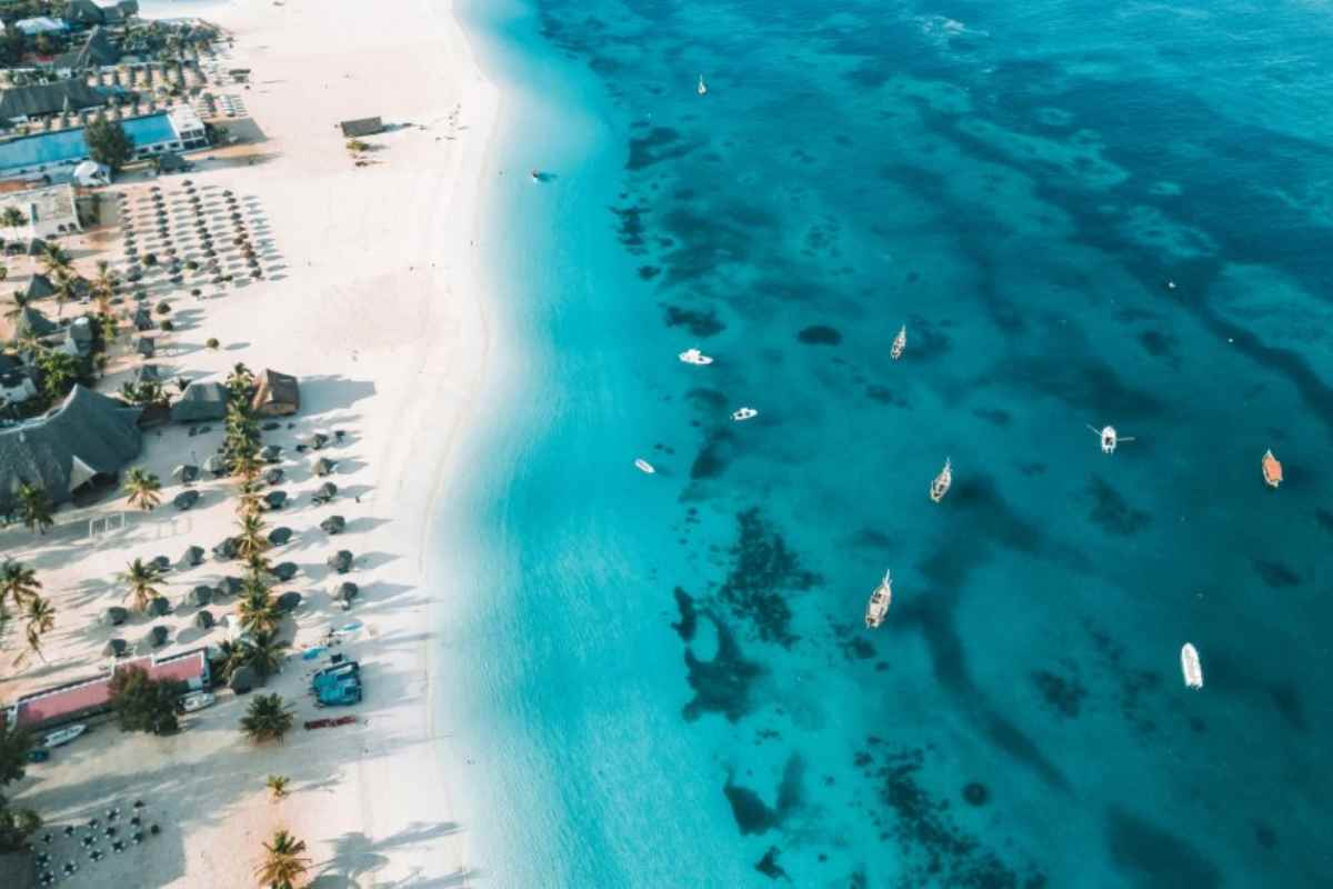 Un'isola magica ti aspetta, tra spiagge dorate e acque cristalline: il paradiso che ti ruberà il cuore 1 Paradiso da scoprire
