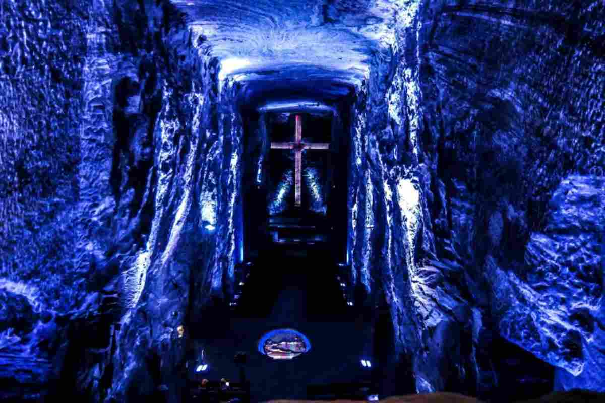 La cattedrale sotterranea scolpita nel sale: il capolavoro nascosto che incanta il mondo 1 Cattedrale scolpita nel sale