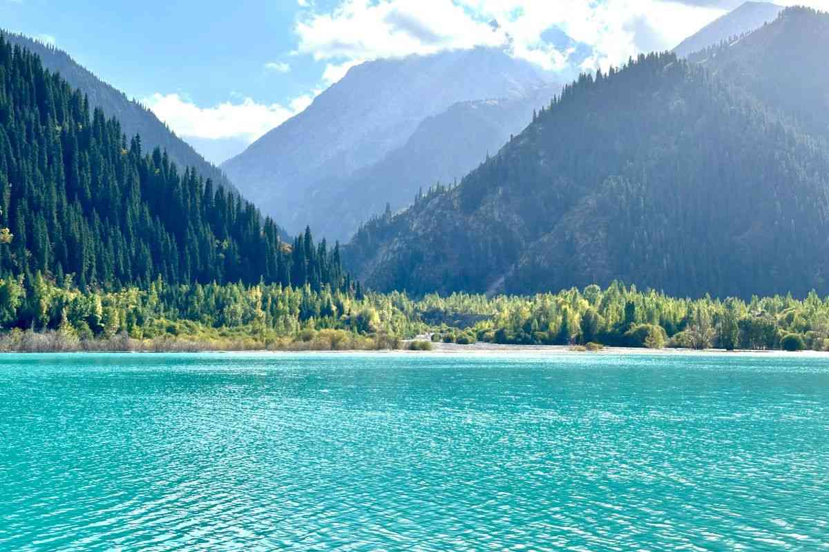 Sono i 10 luoghi più pericolosi al mondo, visitarli è un atto di coraggio (ma la loro bellezza mozza il fiato) 1 scopri uno dei 10 luoghi più pericolosi al mondo: lago feicui