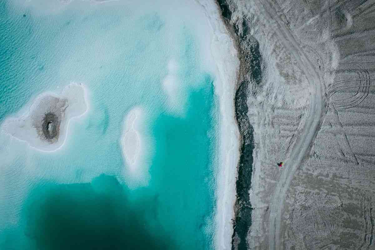 Sono i 10 luoghi più pericolosi al mondo, visitarli è un atto di coraggio (ma la loro bellezza mozza il fiato) 2 scopri uno dei 10 luoghi più pericolosi al mondo: lago feicui