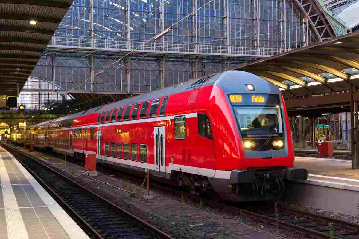 Questo treno attraversa l'Europa e mostra spettacoli unici: l'itinerario e quanto costa il biglietto 2 baltic express: scopri il treno che unisce alcune città europee bellissime