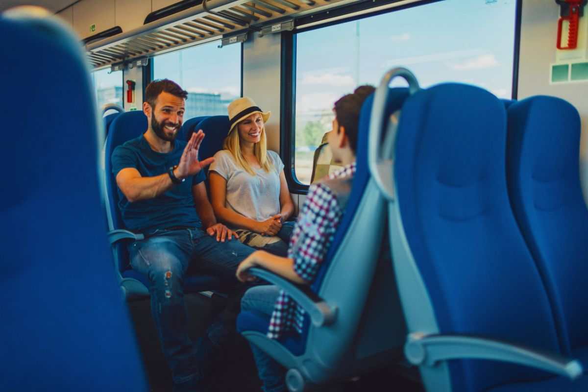 Viaggiare in treno non è più economico come una volta, ora costa più dell'areo. Ma con questo trucco risparmi tempo e soldi 2 viaggiare in treno costa tanto