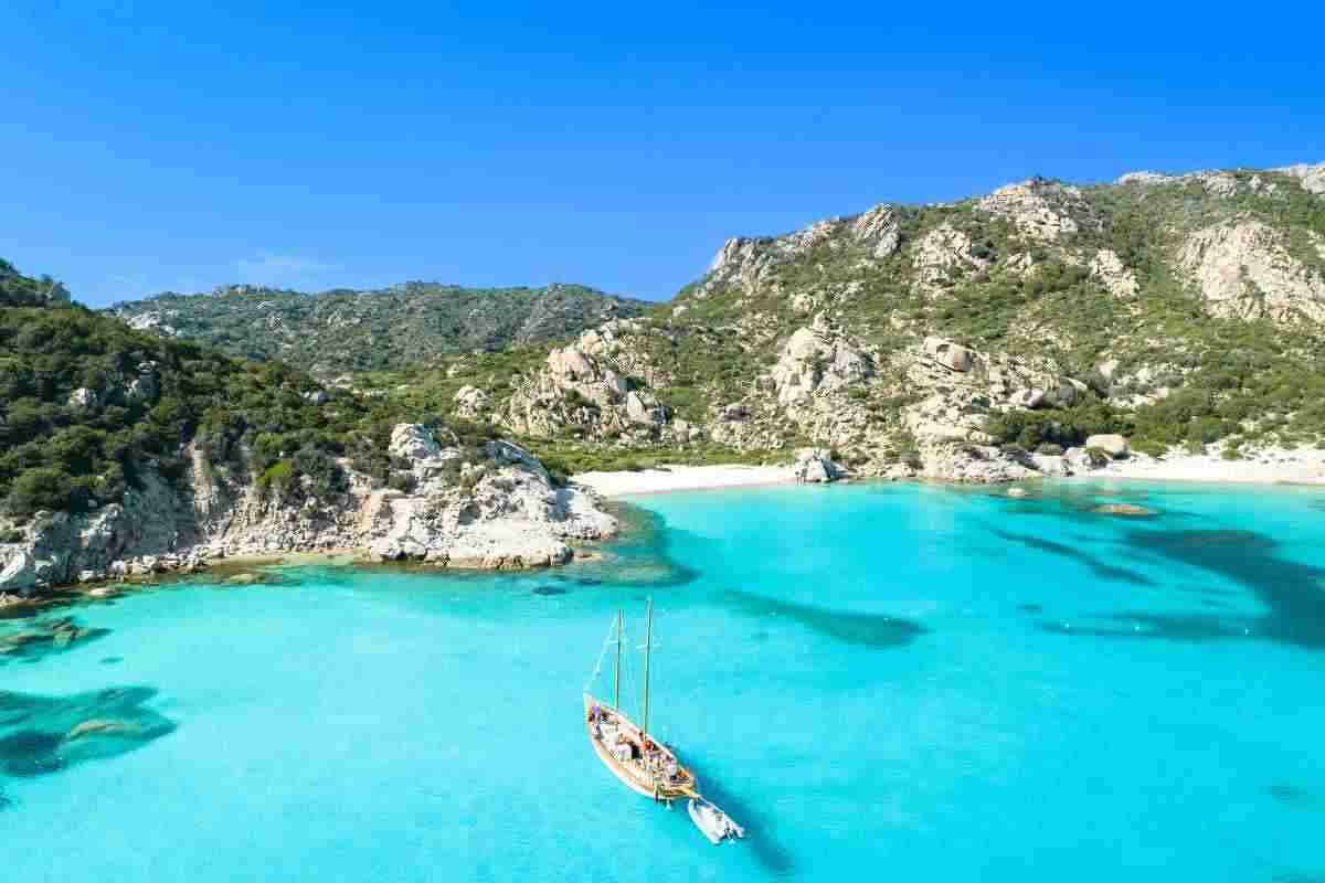 Il paradiso tropicale nascosto nel cuore dell'Italia, ecco le spiagge da scoprire