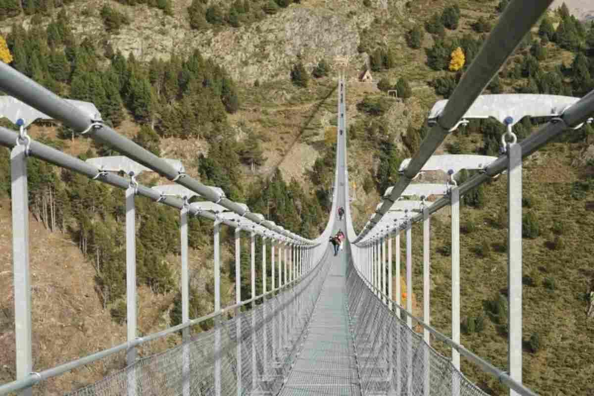 Ponte tibetano affascinante