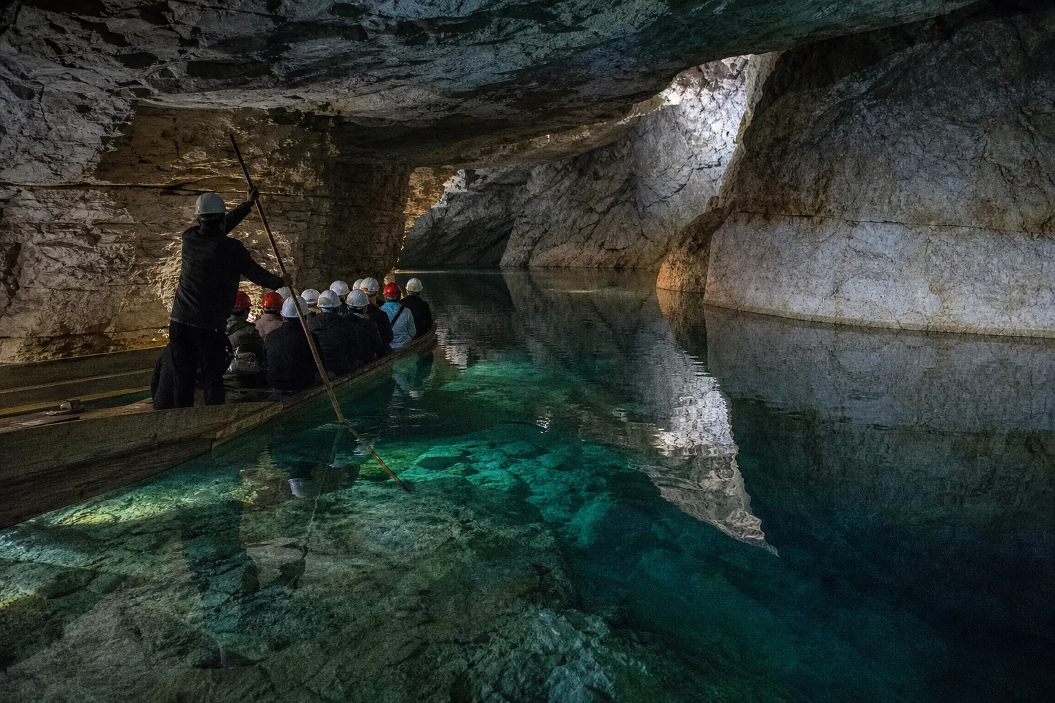 Seegrotte: navigare sul lago sotterraneo più grande d'Europa nelle viscere dell'Austria