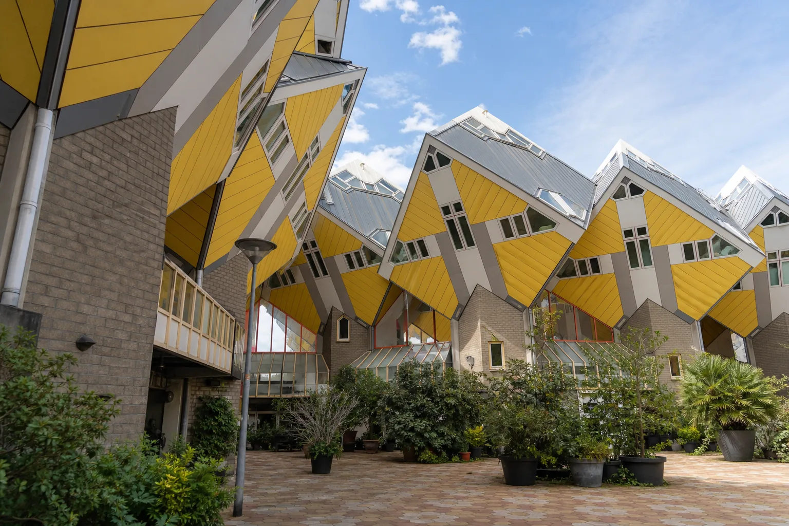 Architetture insolite d'Europa: dalle kubuswoningen di Rotterdam al Crane Hotel di Amsterdam